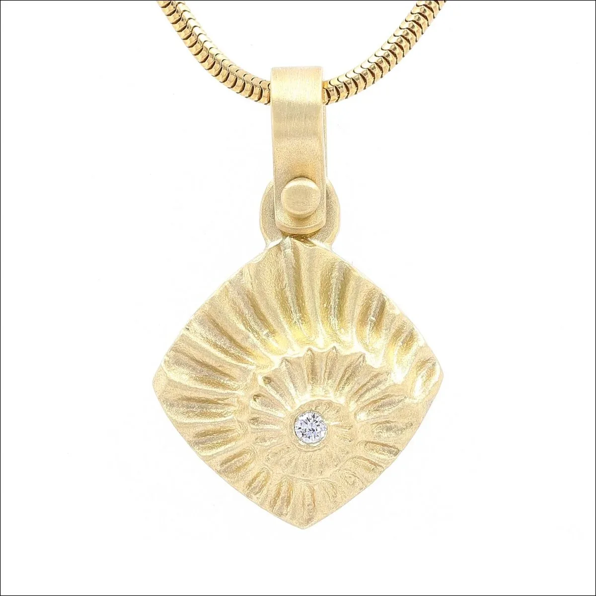 Diamond Spiral Squared Pendant 18KY