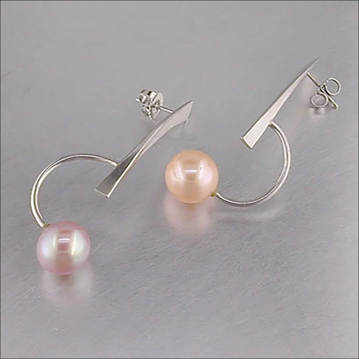 Freshwater Pearl Forged Earrings Platinum (Consignment) - Image 2