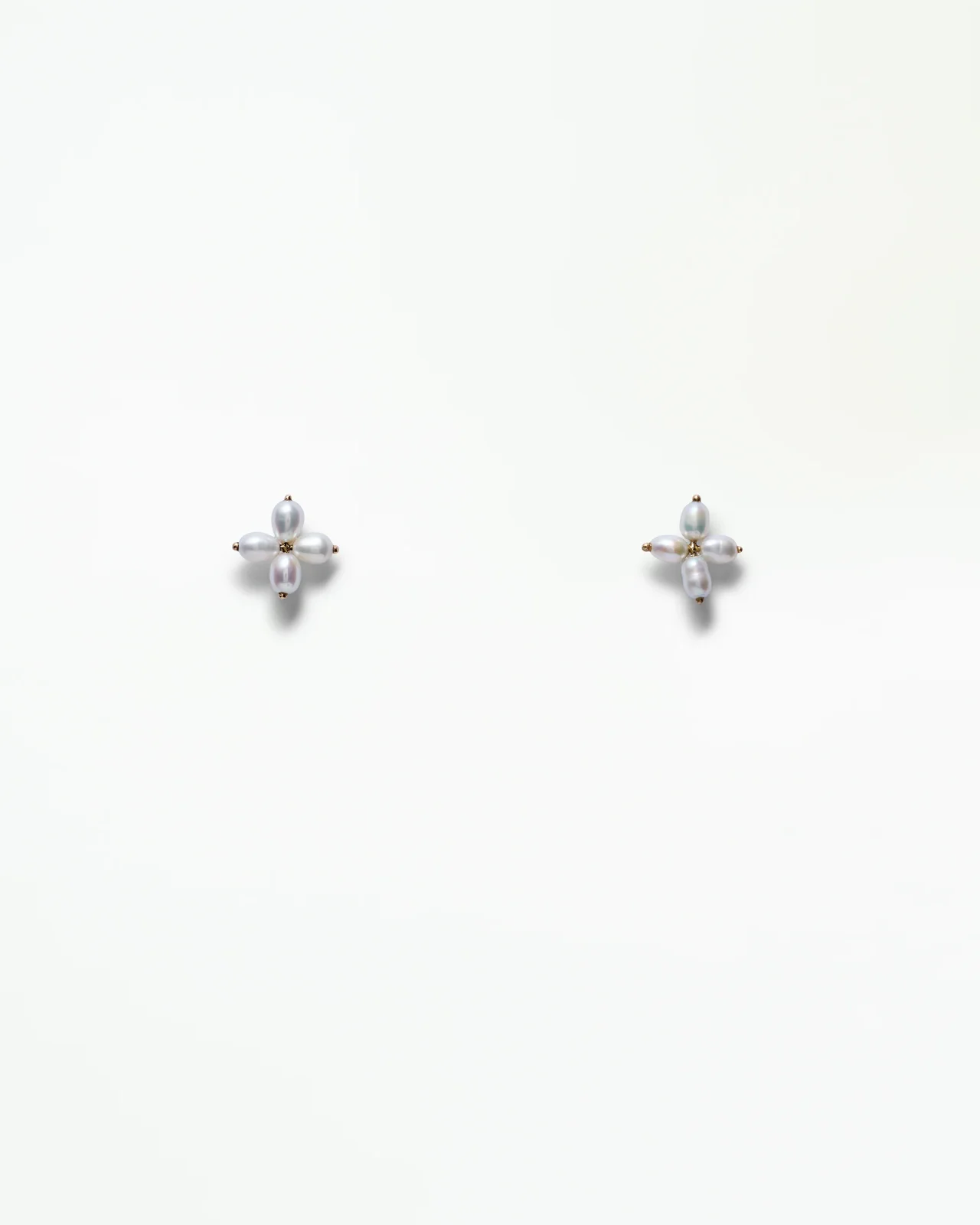 Large Pearl Clover Stitch Earring