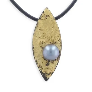 Marquise Shaped Ebony Tahitian Pearl Pendant 24KY Leaf
