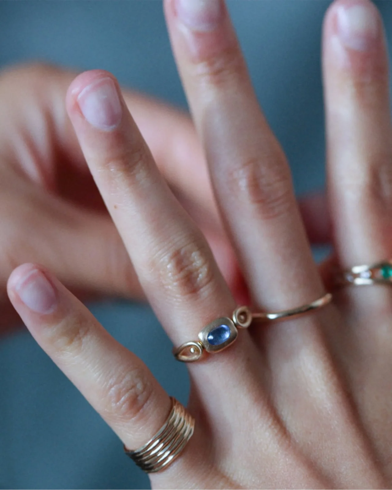 Oval Sapphire Tempo Ring - Image 2